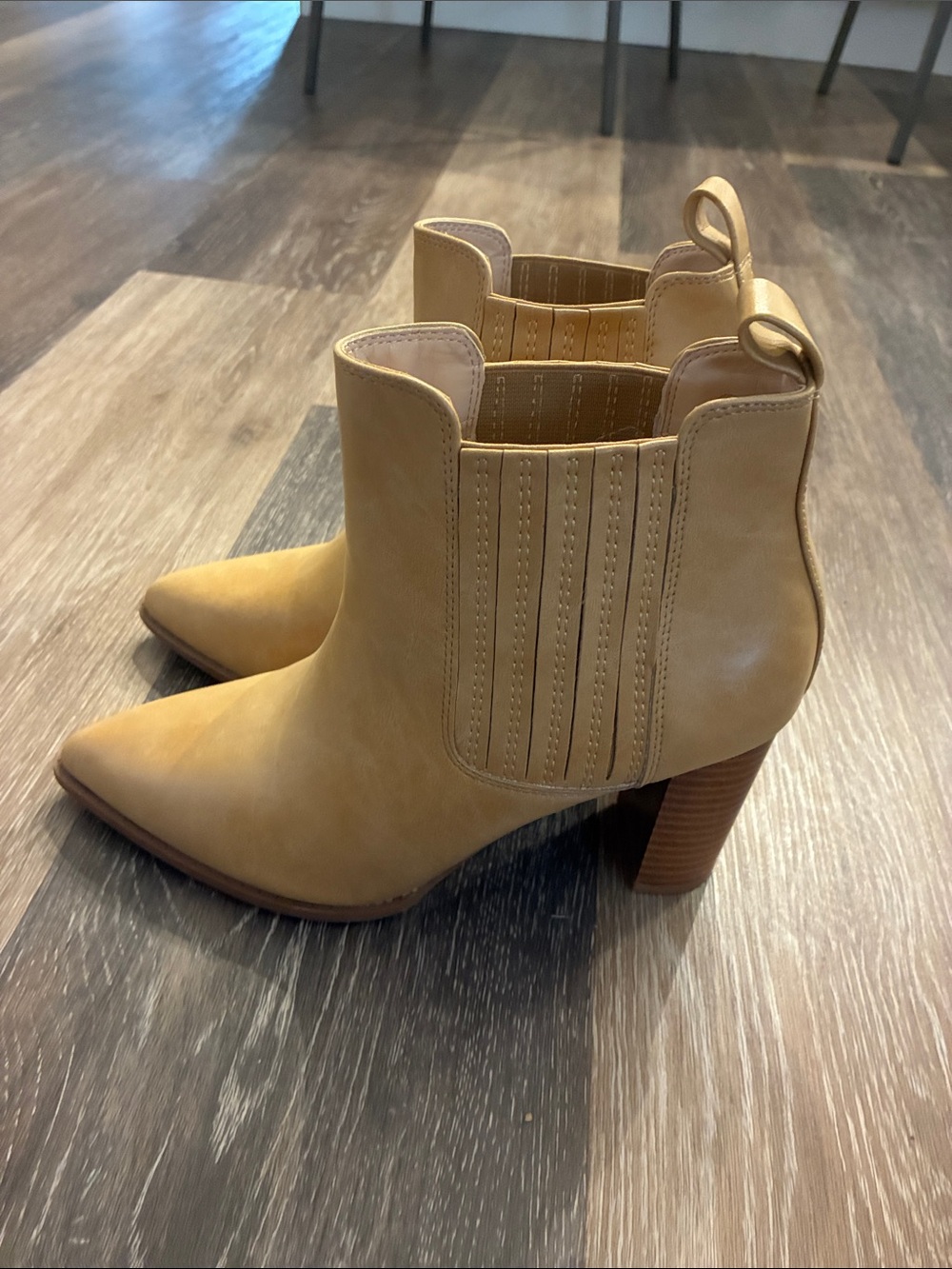 Tan Women's Pointed-Toe Chelsea Ankle Boots